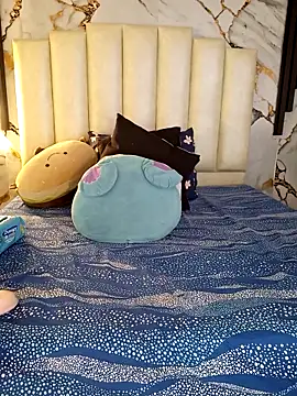 mollieblue69 online show from 04-25-26, 12:41