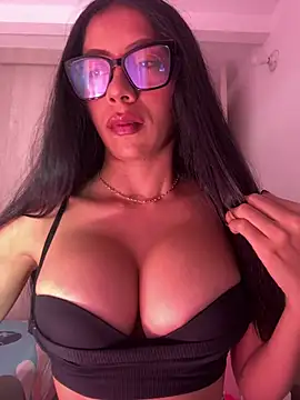 Snapshot of Anamhenao chatting on 01-11-26, 08:41 Anamhenao online show from 01-11-26, 08:41