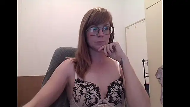 Snapshot of SavannaGirly chatting on 06-11-26, 06:55 SavannaGirly online show from 06-11-26, 06:55