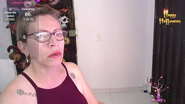 Chayla Ruiz online show from 10-28-25, 08:44