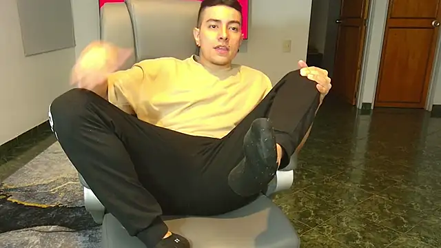 Jhoan saenz online show from 10-24-25, 05:04