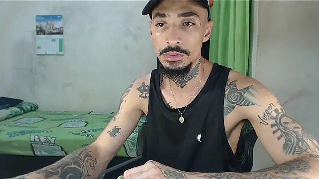Snapshot of emiliano_hottt chatting on 05-31-26, 08:54 emiliano hottt online show from 05-31-26, 08:54