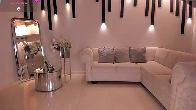 Snapshot of MaryLewis_ chatting on 03-16-25, 12:00 MaryLewis online show from 03-16-25, 12:00