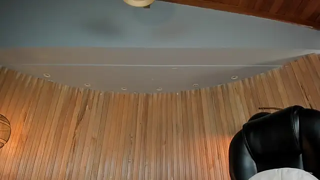 Snapshot of MaryLewis_ chatting on 03-18-25, 02:48 MaryLewis online show from 03-18-25, 02:48