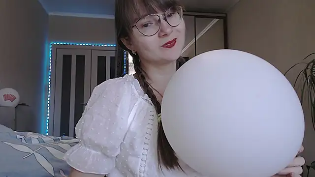 KiraGoldens online show from 09-29-25, 06:29