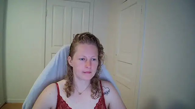 Snapshot of Girlnina-1995 chatting on 05-21-26, 10:44 Girlnina-1995 online show from 05-21-26, 10:44