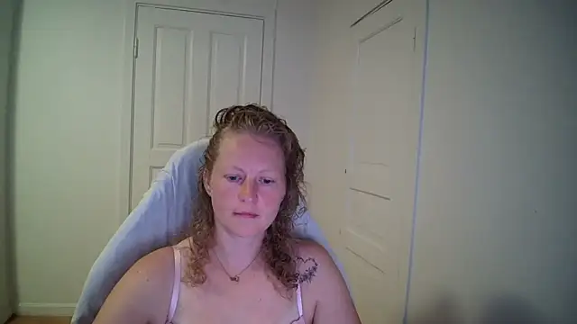 Snapshot of Girlnina-1995 chatting on 07-13-26, 07:11 Girlnina-1995 online show from 07-13-26, 07:11