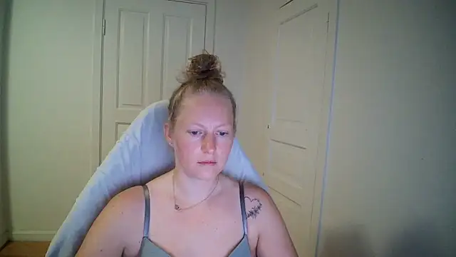Snapshot of Girlnina-1995 chatting on 07-14-26, 05:56 Girlnina-1995 online show from 07-14-26, 05:56