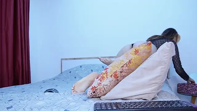 Snapshot of lola_vlad chatting on 02-26-26, 10:31 lola vlad online show from 02-26-26, 10:31