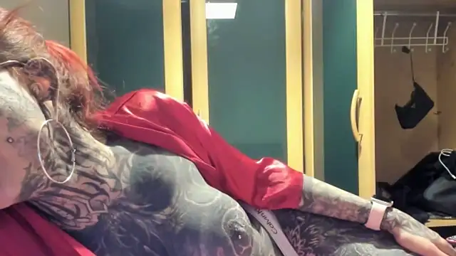 Snapshot of tamarapervert chatting on 11-21-25, 10:41 tamarapervert online show from 11-21-25, 10:41