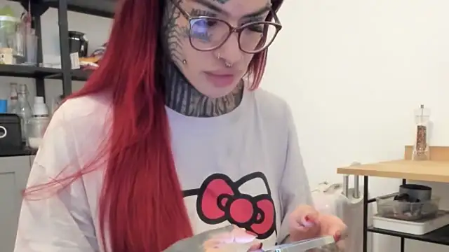 Snapshot of tamarapervert chatting on 12-22-25, 09:50 tamarapervert online show from 12-22-25, 09:50