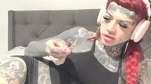 Snapshot of tamarapervert chatting on 02-27-26, 10:54 tamarapervert online show from 02-27-26, 10:54