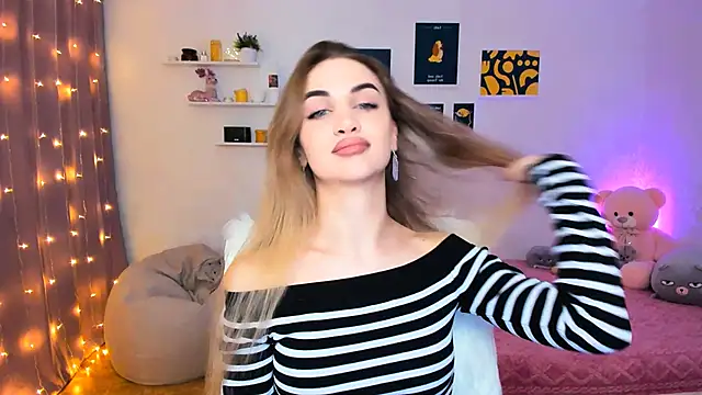 Snapshot of aPieceOfJoy chatting on 12-16-24, 09:20 aPieceOfJoy online show from 12-16-24, 09:20