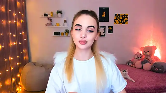 Snapshot of aPieceOfJoy chatting on 12-25-24, 12:27 aPieceOfJoy online show from 12-25-24, 12:27