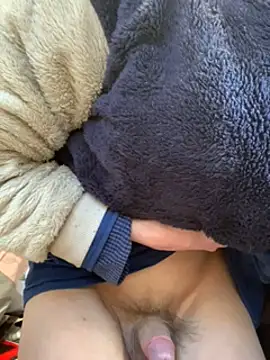 Snapshot of Senzuri_kun chatting on 03-19-25, 10:53 Senzuri kun online show from 03-19-25, 10:53