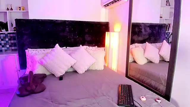 Karlagonzales  online show from 06-04-26, 06:47