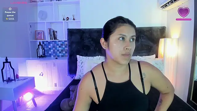 Snapshot of Karlagonzales_ chatting on 06-25-26, 06:56 Karlagonzales online show from 06-25-26, 06:56
