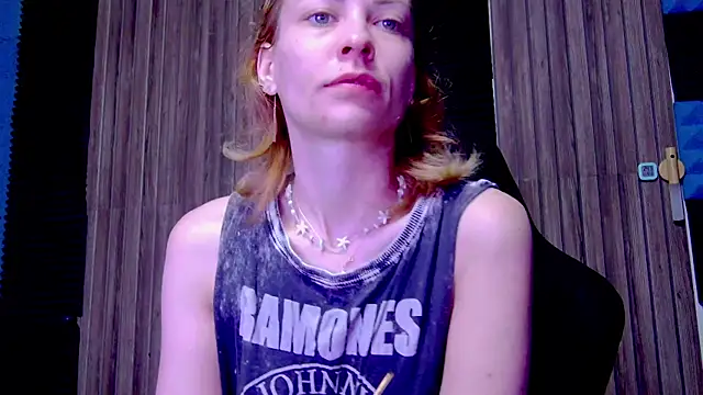 karo123421 online show from 03-23-25, 04:16