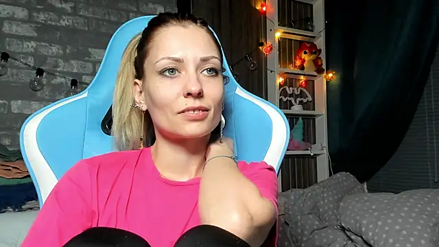 karo123421 online show from 12-15-25, 08:46