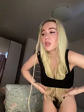 Snapshot of xDinnax chatting on 02-28-25, 11:47 xDinnax online show from 02-28-25, 11:47