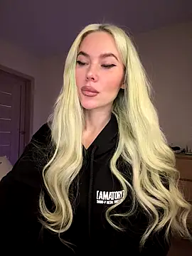 Snapshot of xDinnax chatting on 09-29-25, 05:51 xDinnax online show from 09-29-25, 05:51