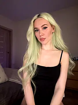 Snapshot of xDinnax chatting on 09-30-25, 02:33 xDinnax online show from 09-30-25, 02:33