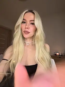 Snapshot of xDinnax chatting on 11-02-25, 01:24 xDinnax online show from 11-02-25, 01:24