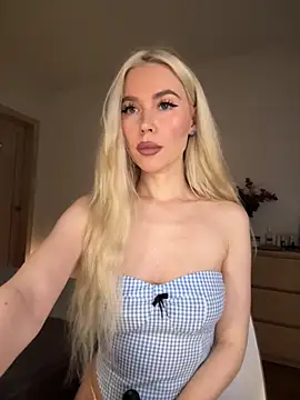 Snapshot of xDinnax chatting on 11-18-25, 03:12 xDinnax online show from 11-18-25, 03:12