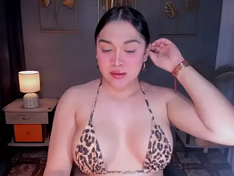 Snapshot of MaxeneCullens chatting on 10-14-25, 02:56 MaxeneCullens online show from 10-14-25, 02:56