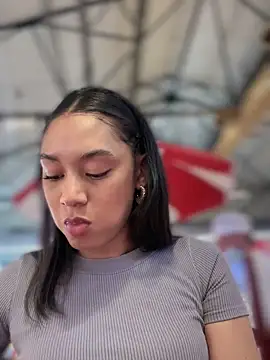 Snapshot of Leaberry chatting on 01-15-25, 05:58 Leaberry online show from 01-15-25, 05:58