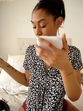 Snapshot of Leaberry chatting on 09-23-25, 08:56 Leaberry online show from 09-23-25, 08:56