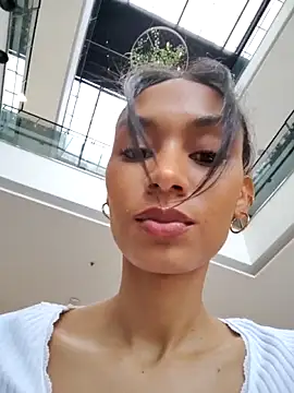 Snapshot of Leaberry chatting on 10-10-25, 07:46 Leaberry online show from 10-10-25, 07:46