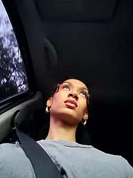 Snapshot of Leaberry chatting on 11-08-25, 09:46 Leaberry online show from 11-08-25, 09:46