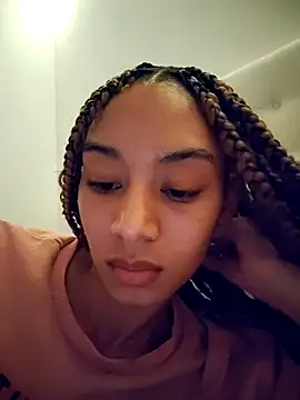 Snapshot of Leaberry chatting on 11-14-25, 05:39 Leaberry online show from 11-14-25, 05:39