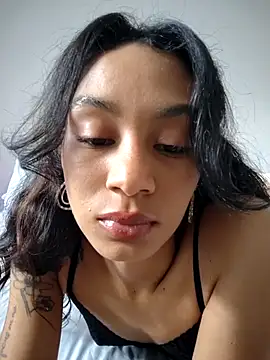 Snapshot of Leaberry chatting on 12-15-25, 08:24 Leaberry online show from 12-15-25, 08:24