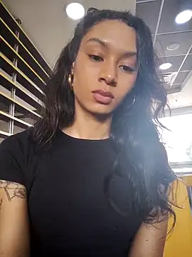 Snapshot of Leaberry chatting on 12-16-25, 03:50 Leaberry online show from 12-16-25, 03:50