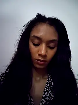 Snapshot of Leaberry chatting on 12-19-25, 11:34 Leaberry online show from 12-19-25, 11:34