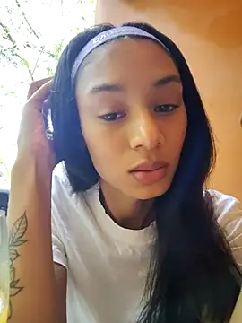 Snapshot of Leaberry chatting on 01-10-26, 06:53 Leaberry online show from 01-10-26, 06:53