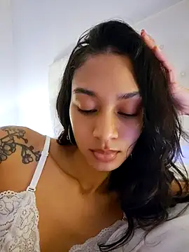 Snapshot of Leaberry chatting on 02-03-26, 02:53 Leaberry online show from 02-03-26, 02:53