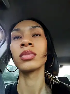 Snapshot of Leaberry chatting on 02-07-26, 10:13 Leaberry online show from 02-07-26, 10:13