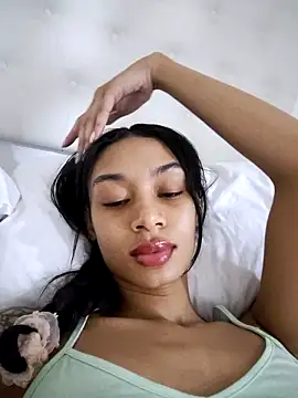 Snapshot of Leaberry chatting on 02-13-26, 01:45 Leaberry online show from 02-13-26, 01:45