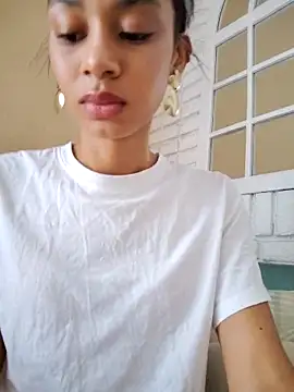 Snapshot of Leaberry chatting on 02-19-26, 08:38 Leaberry online show from 02-19-26, 08:38