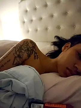 Snapshot of Leaberry chatting on 02-20-26, 11:27 Leaberry online show from 02-20-26, 11:27