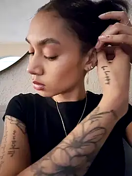 Snapshot of Leaberry chatting on 02-23-26, 10:51 Leaberry online show from 02-23-26, 10:51