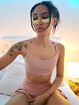 Snapshot of Leaberry chatting on 02-24-26, 09:57 Leaberry online show from 02-24-26, 09:57