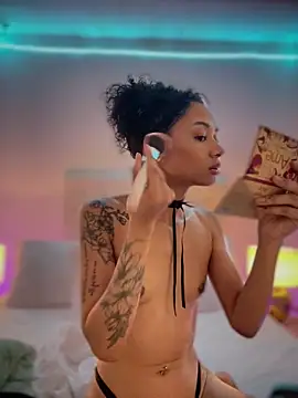 Snapshot of Leaberry chatting on 02-26-26, 08:19 Leaberry online show from 02-26-26, 08:19