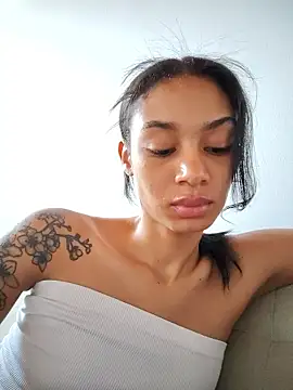 Snapshot of Leaberry chatting on 03-01-26, 06:54 Leaberry online show from 03-01-26, 06:54