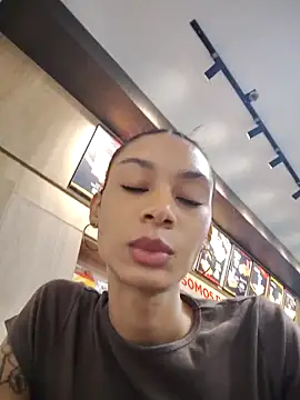 Snapshot of Leaberry chatting on 03-02-26, 11:22 Leaberry online show from 03-02-26, 11:22