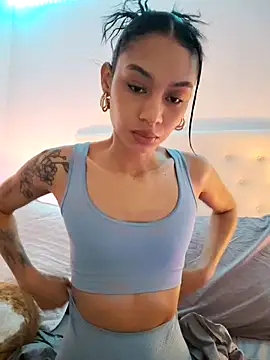 Snapshot of Leaberry chatting on 03-05-26, 01:29 Leaberry online show from 03-05-26, 01:29