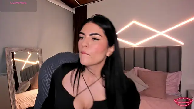 Veronicalanx1 online show from 06-12-26, 10:58